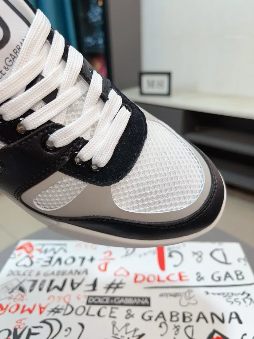 Men's shoes 💰440🌹🌹"Dolce & Gabbana DG" original imported first-layer cowhide ➕ sheepskin lining, light on the foot, comfortable, versatile, original special outsole 🔥favored by trendy men, welcome to compare quality 🔥exquisite luxury, super A level! Compared with the genuine product at the counter, the version is no worse at all! Code number 36-46
